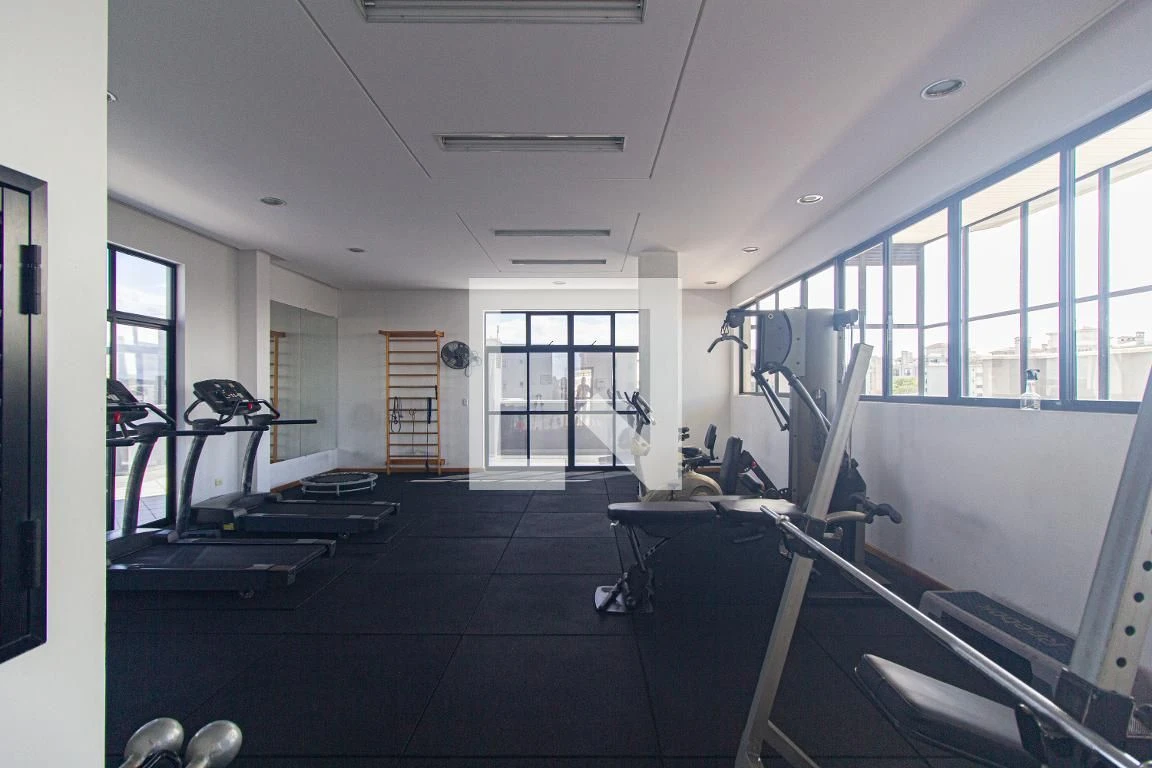 One-bedroom apartment in a building with a gym — photo 15