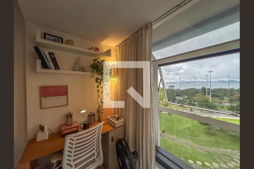 Furnished 2-bedroom apartment with a ready desk — photo 46