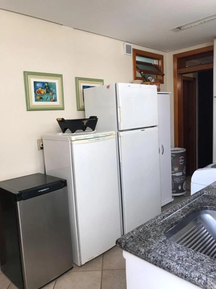Casa de 290 m² con balcón cerrado con vidrio y bañera — photo 12
