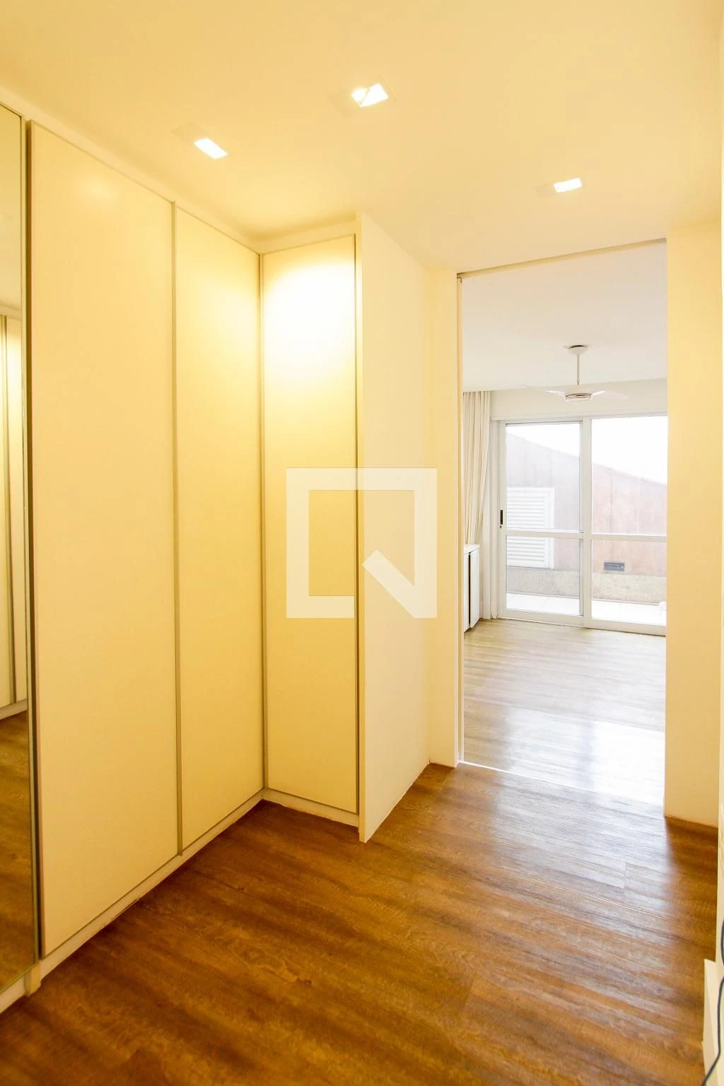 Walk-in closet in a 3-bedroom apartment, 200 m² — photo 47