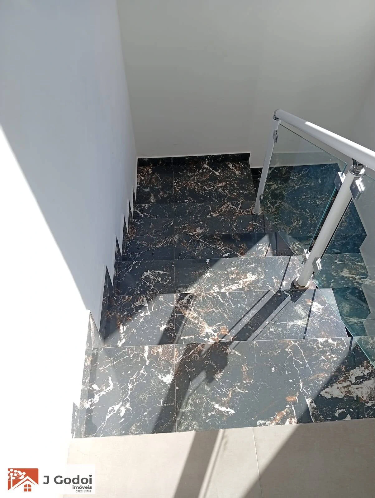 2-bedroom apartment, 1 with its own bathroom, 292 m² — photo 27