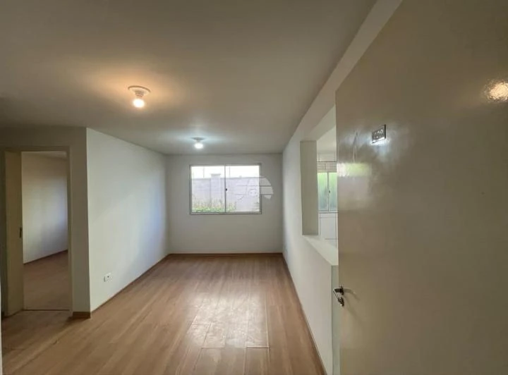 Ground-floor apartment with 2 bedrooms and a closed kitchen