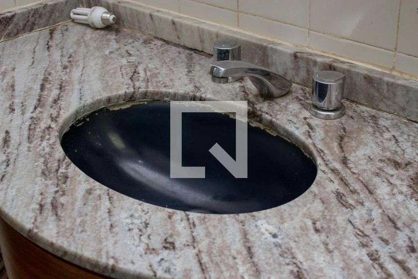 Apartamento com 3 quartos, 2 banheiros e 117 m²