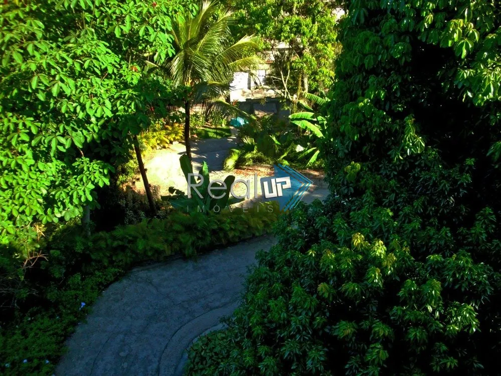 House with 3 bedrooms and 600 m² plus private BBQ terrace — photo 64