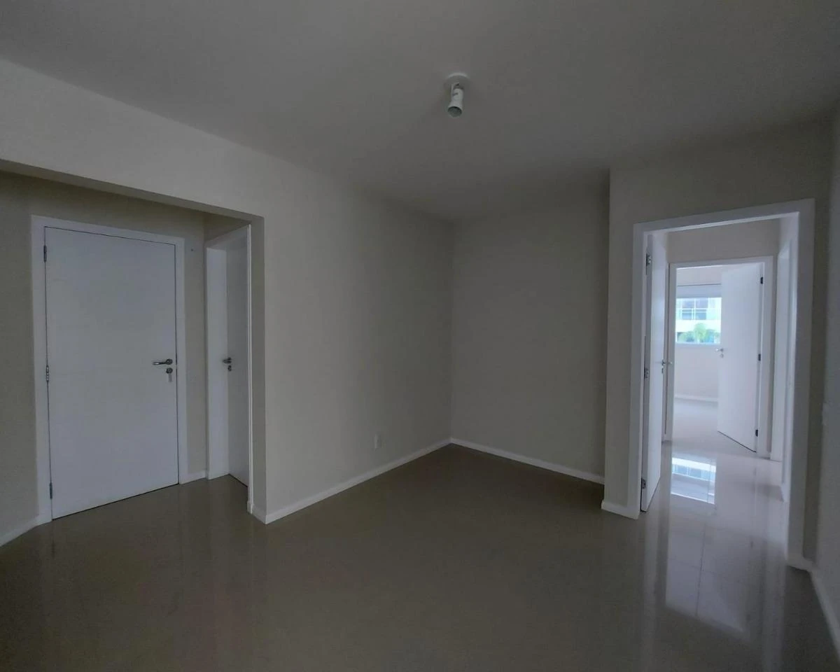 Balcony with a grill in a 3-bedroom apartment, 93 m² — photo 14