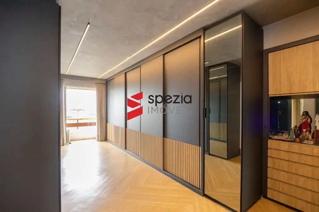 332 m² apartment with 2 bedrooms and 5 bathrooms — photo 26