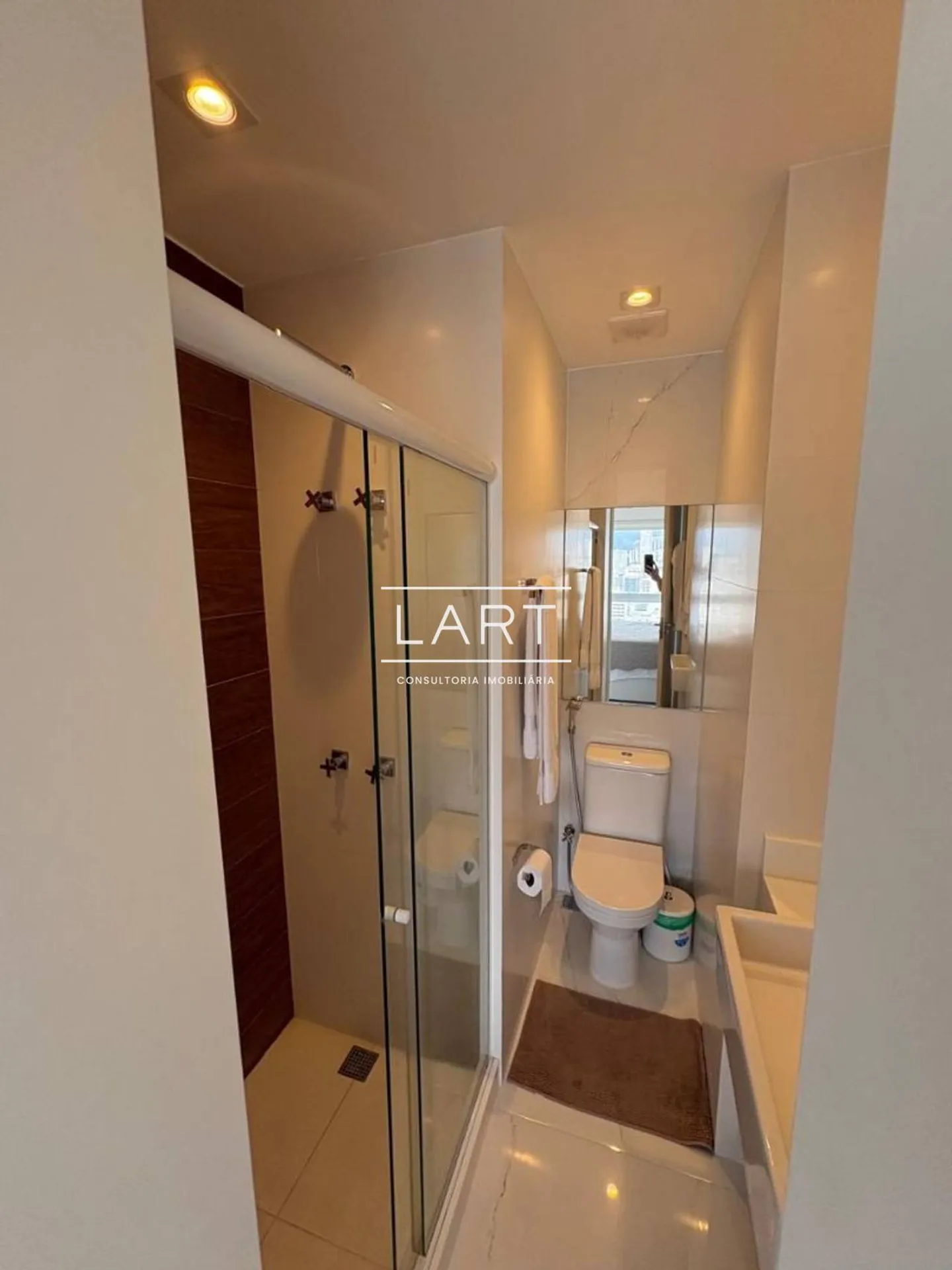 Floor-to-ceiling windows in a one-bedroom apartment, 50 m² — photo 8