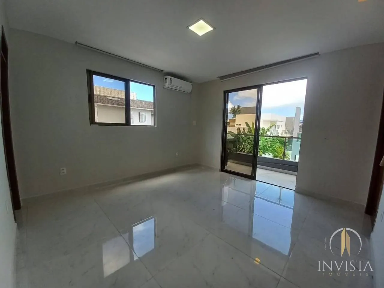 Furnished house, 481 m², with floor-to-ceiling windows — photo 32