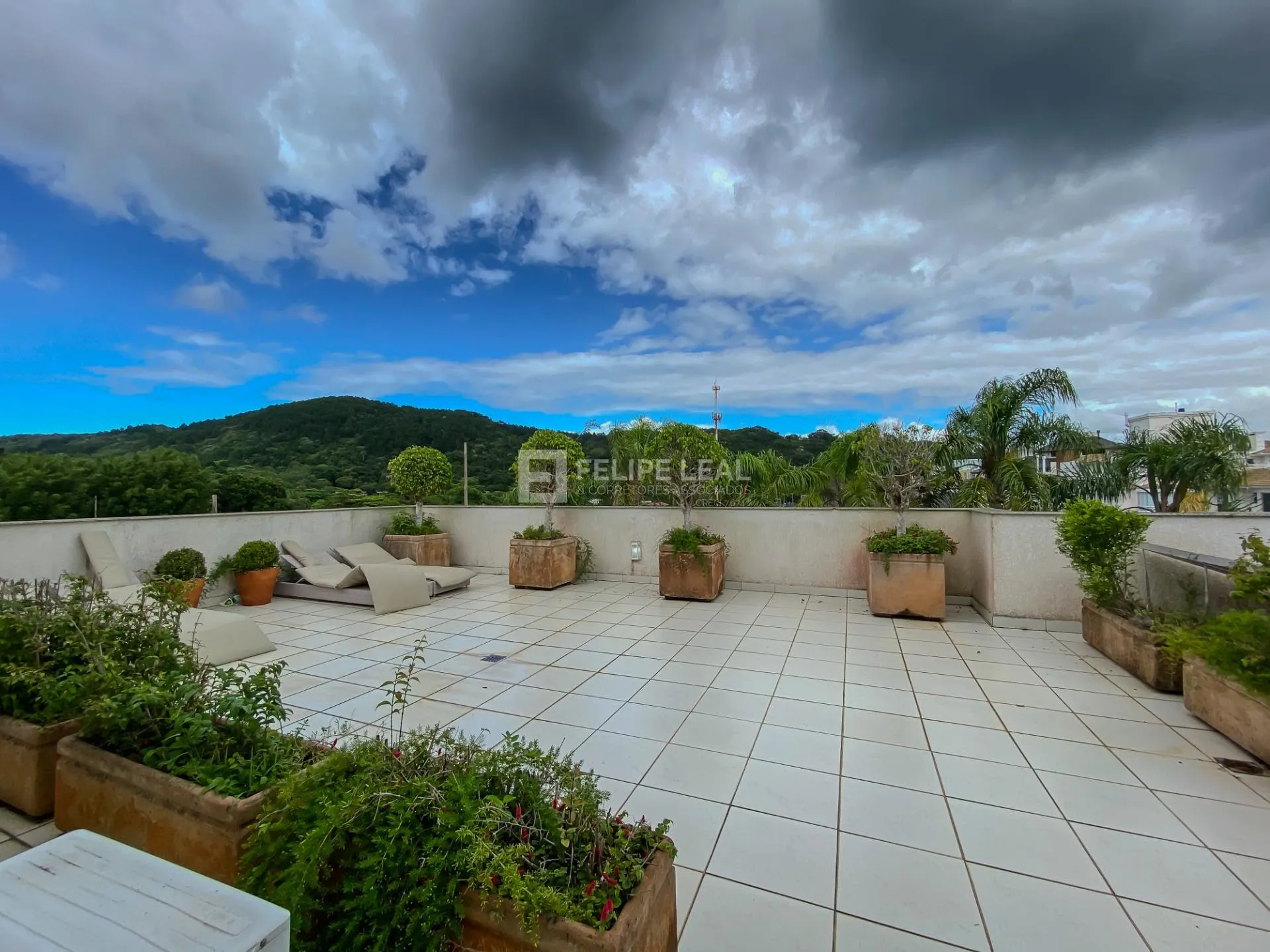 Casa em condomínio com 9 dormitórios e 8 suítes — photo 4