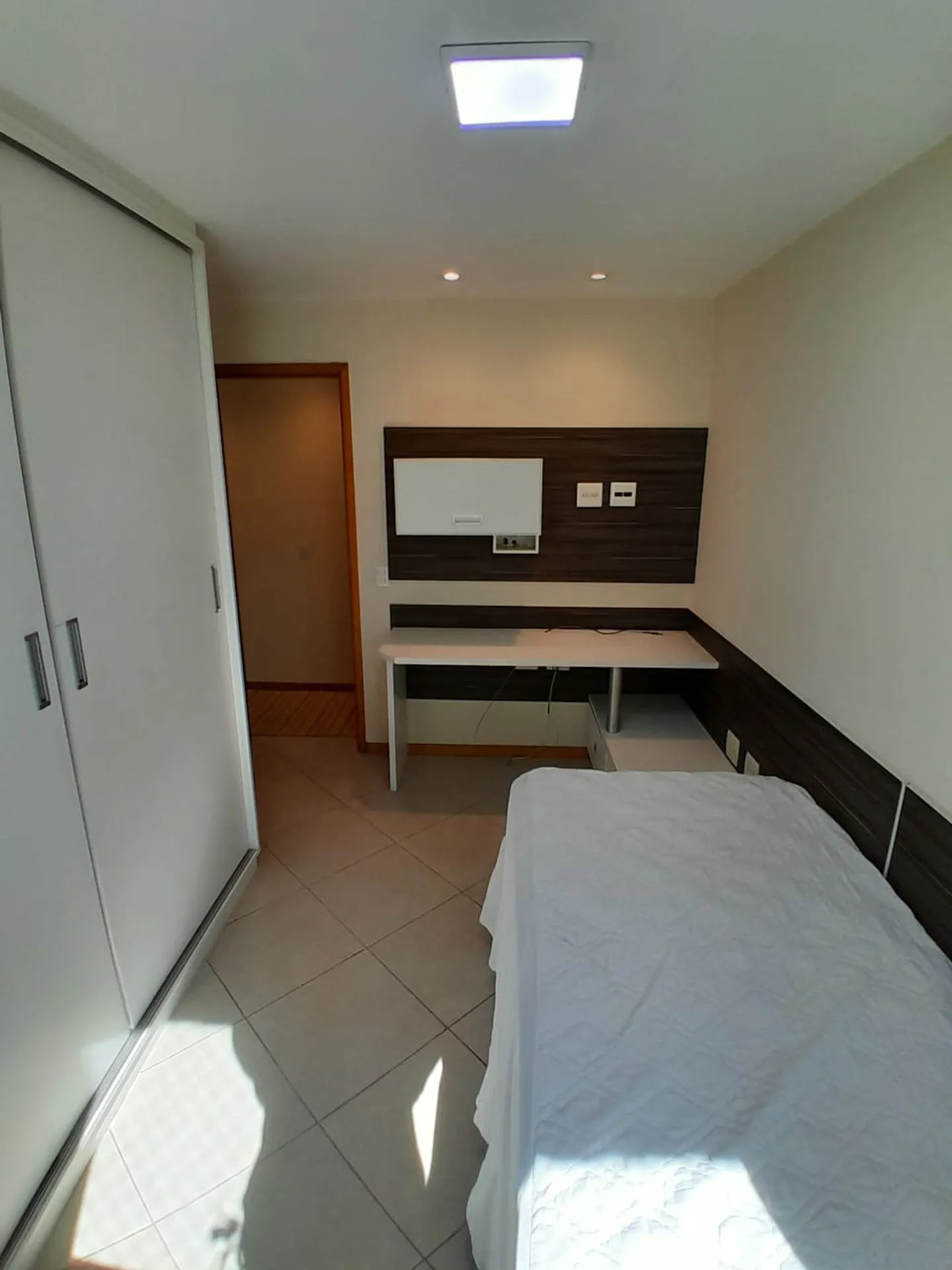 Apartment with 4 bedrooms, 3 bathrooms and built-in storage — photo 16