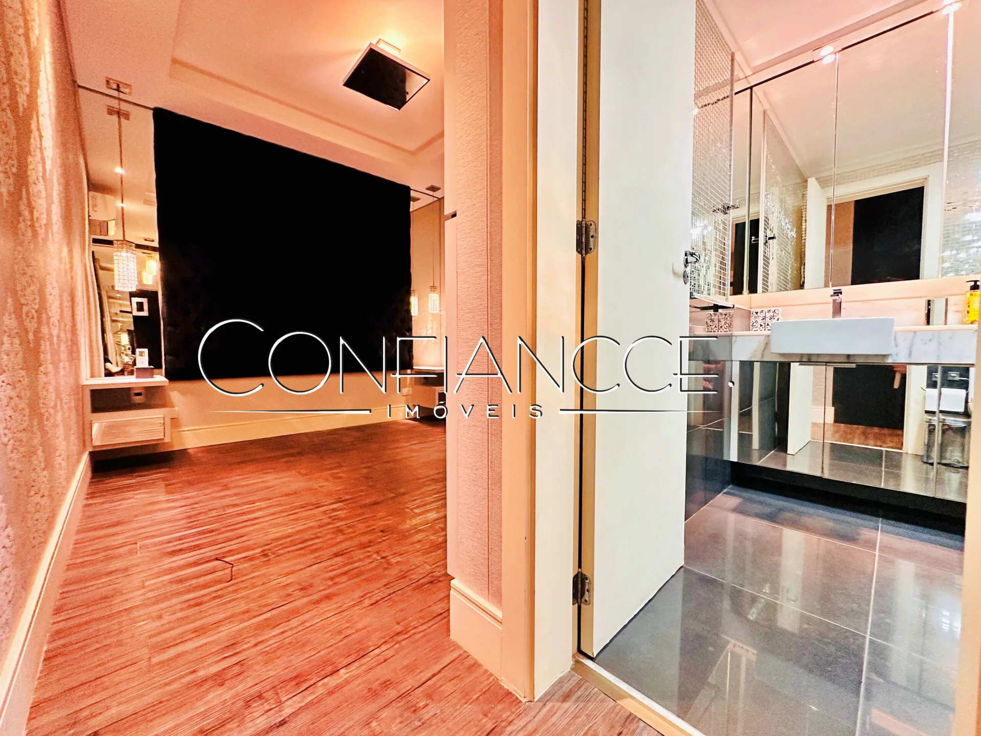Glass-enclosed balcony in a 3-bedroom apartment, 134 m² — photo 11