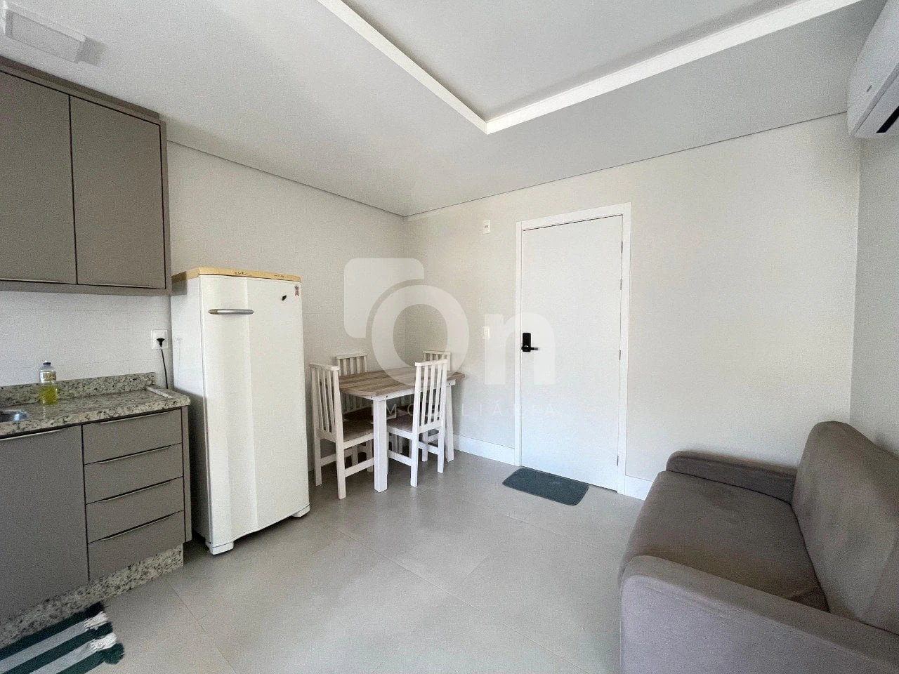 One-bedroom apartment in a building with a coworking space — photo 3