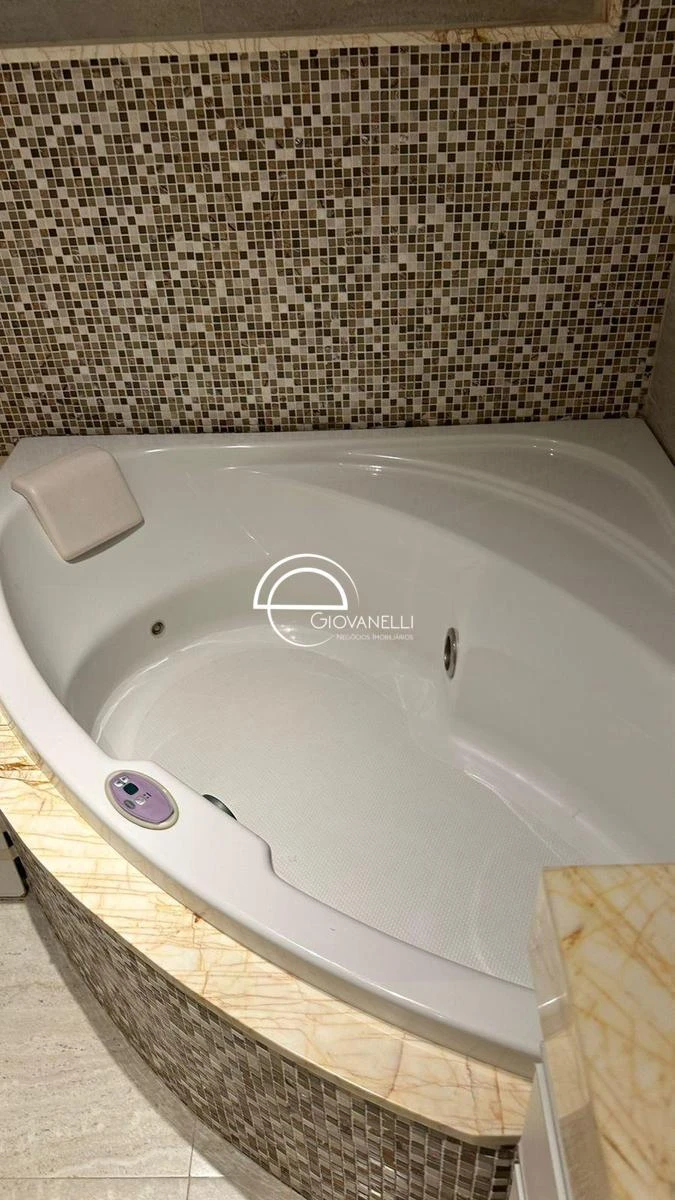 Apartamento de 300 m² com banheira e vista para a água — photo 21
