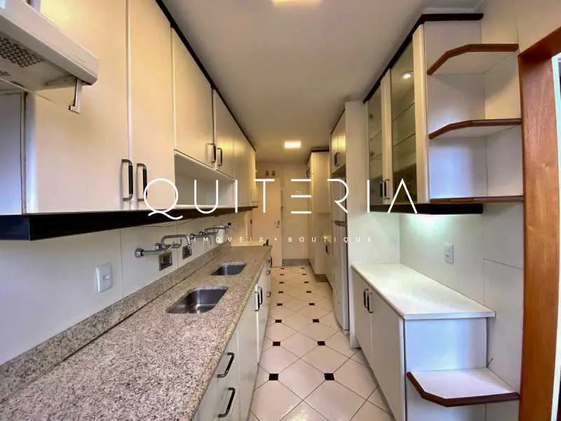 3-bedroom apartment with a glassed-in balcony — photo 22