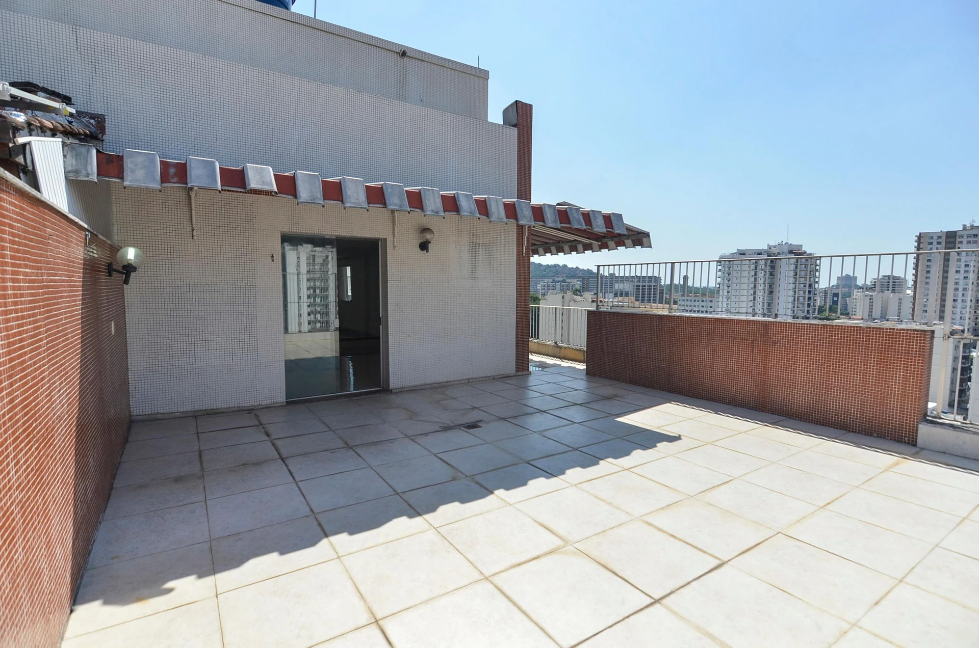 Unfurnished apartment with 3 bedrooms and 2 parking spots — photo 9