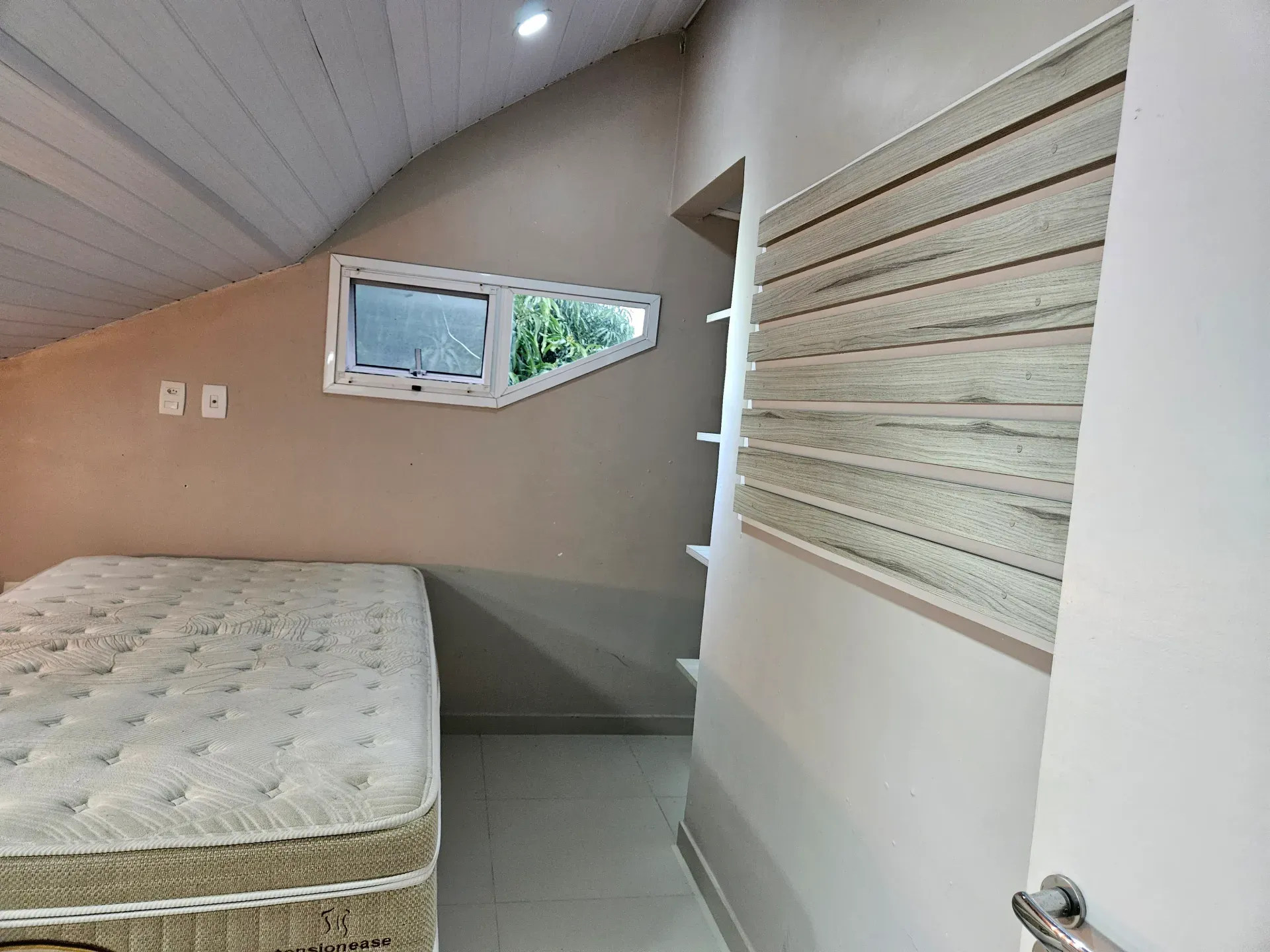 6 quartos e janelas do piso ao teto: casa de 504 m² — photo 14