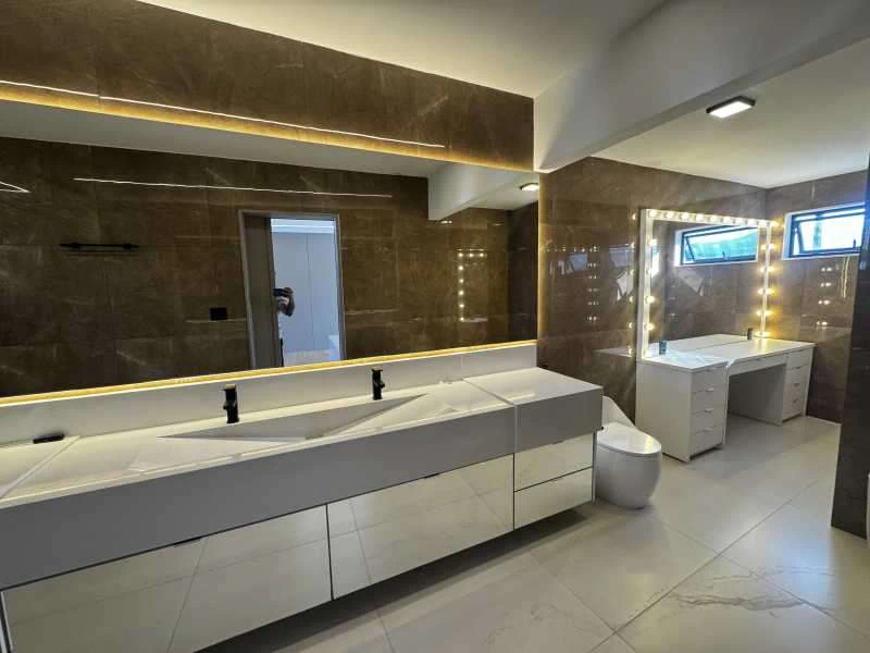 540 m² house with 5 en-suite bedrooms and open-plan kitchen — photo 6