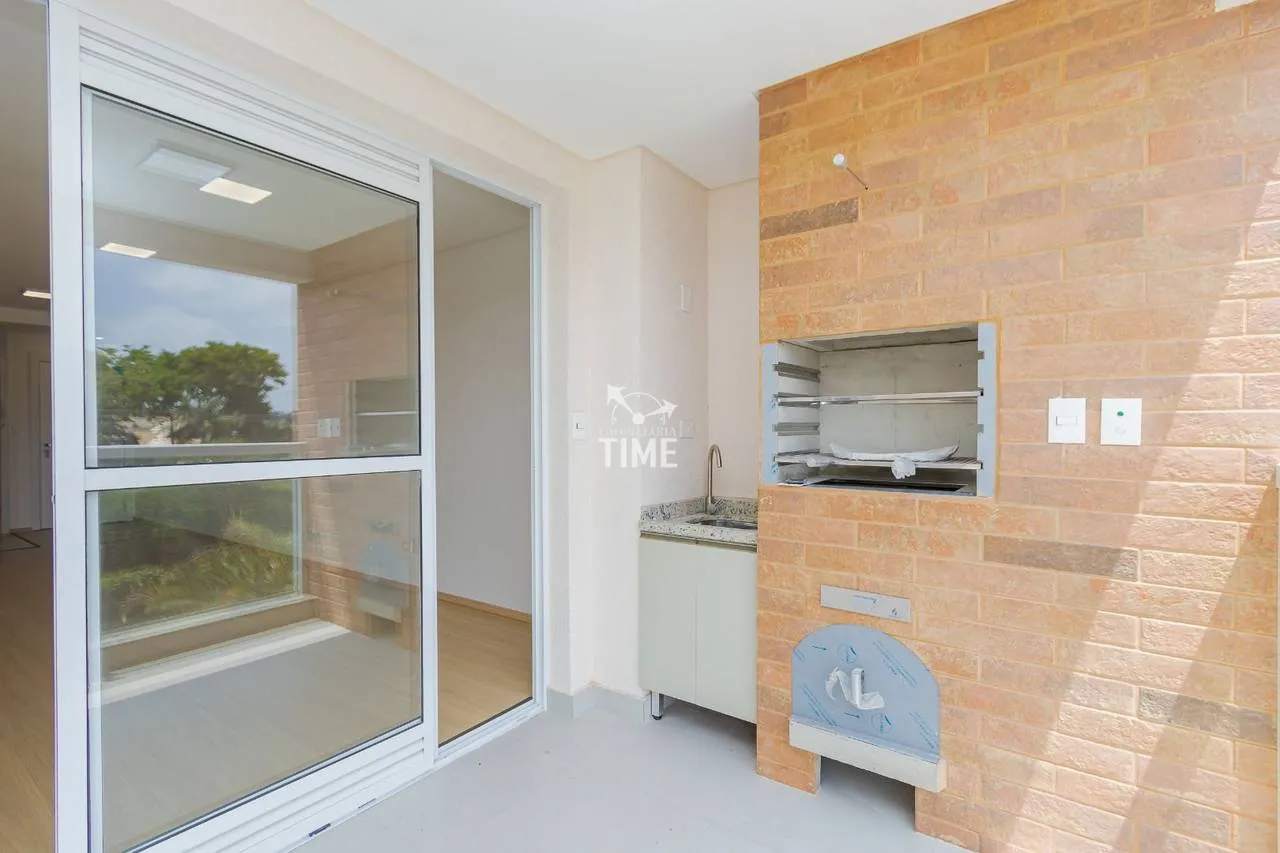 Balcony with a grill in a 3-bedroom apartment, 107 m² — photo 12