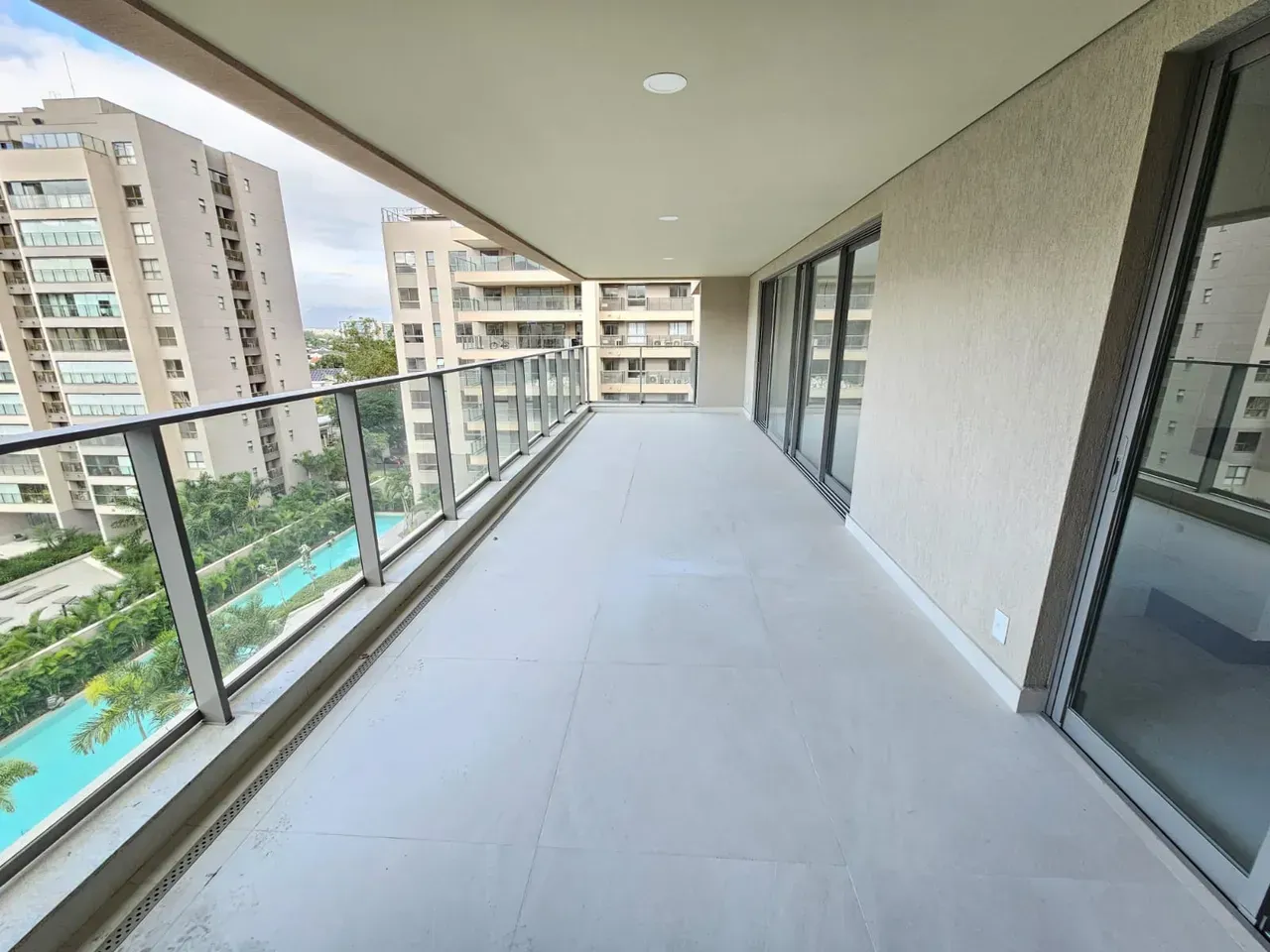Unfurnished apartment with 3 bedrooms and 5 bathrooms — photo 13