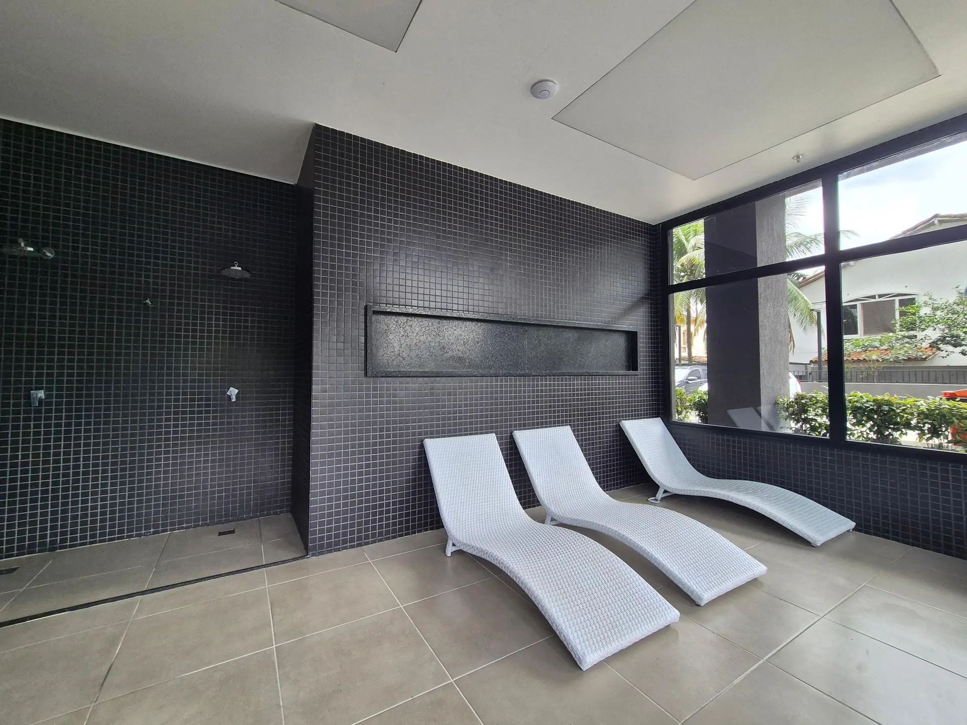 Furnished 2-bedroom apartment with enclosed balcony — photo 24
