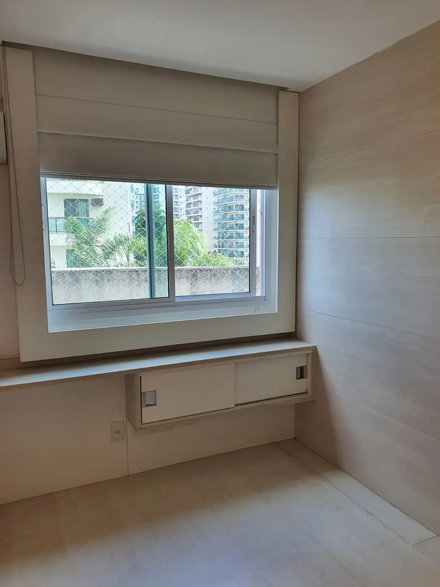 84 m² apartment with floor-to-ceiling windows and a bathtub — photo 12