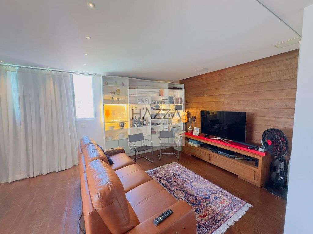 Furnished 313 m² apartment with 3 suites and private balcony — photo 28