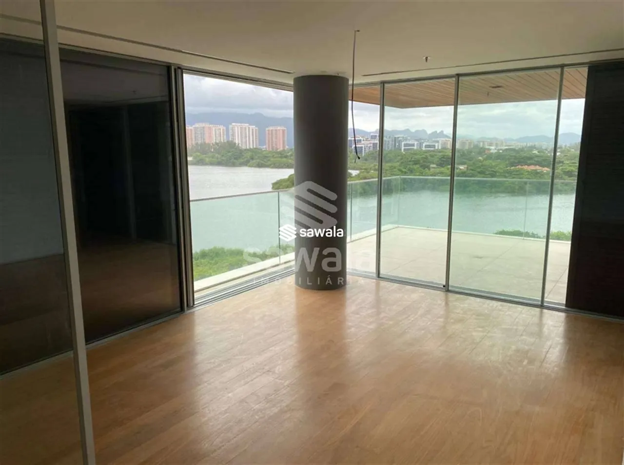 Apartamento com 1 quarto, 2 banheiros e janelas do chão ao teto — photo 6