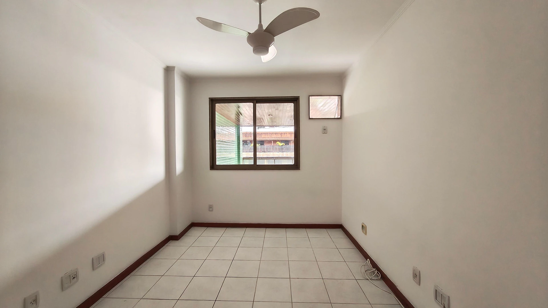 3-bedroom apartment in a building with a pool — photo 20