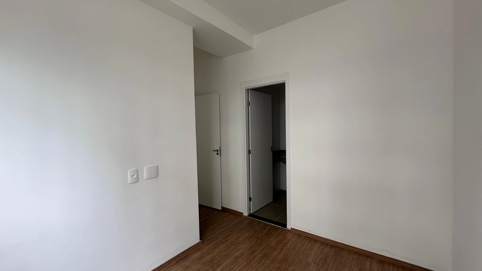 2-bedroom apartment with separate kitchen and pets allowed — photo 35