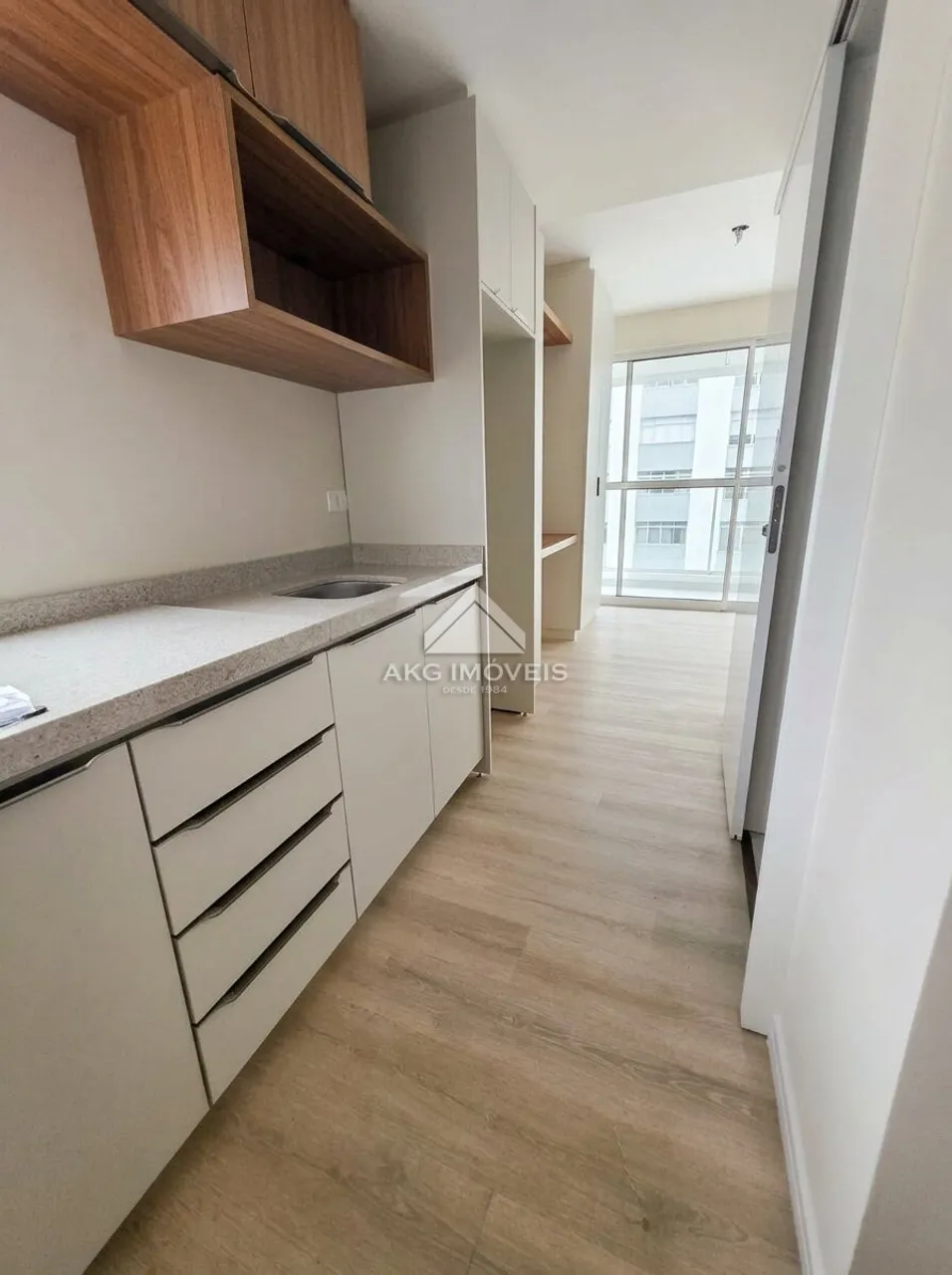 Apartamento de 1 dormitorio de 27 m² con balcón y parking — photo 3