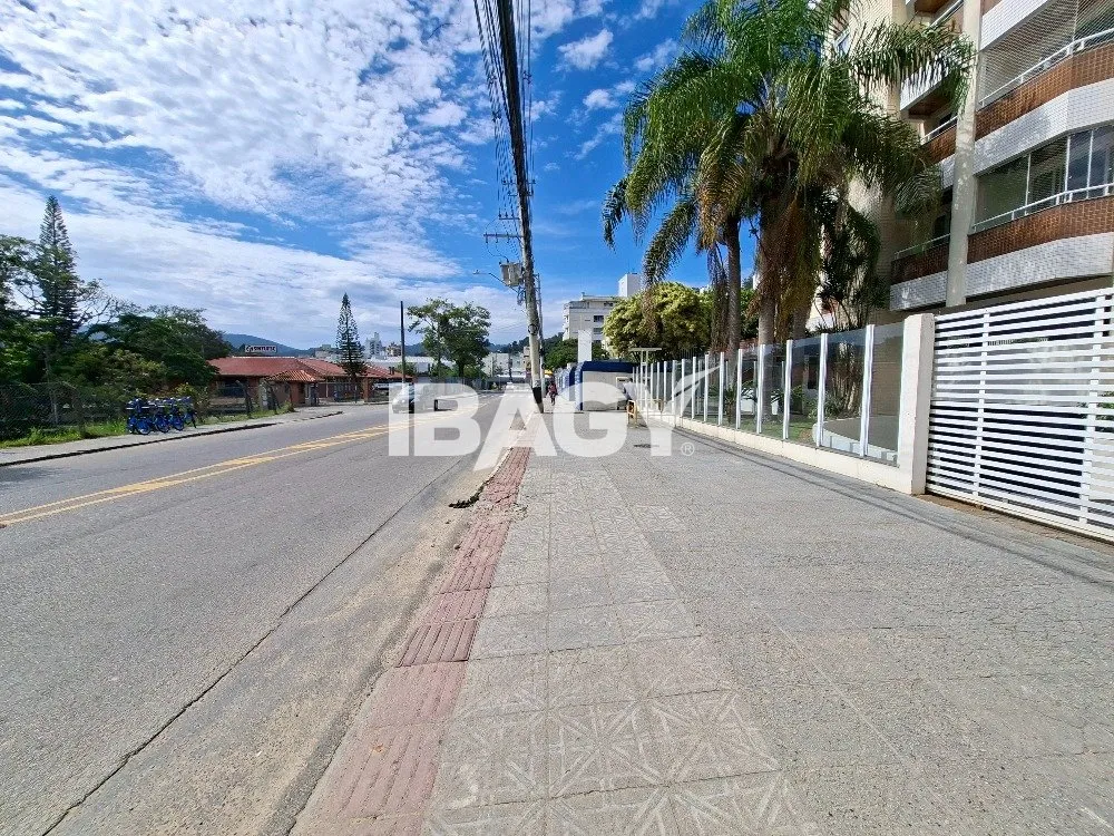 Furnished 2-bedroom apartment with a balcony — photo 22