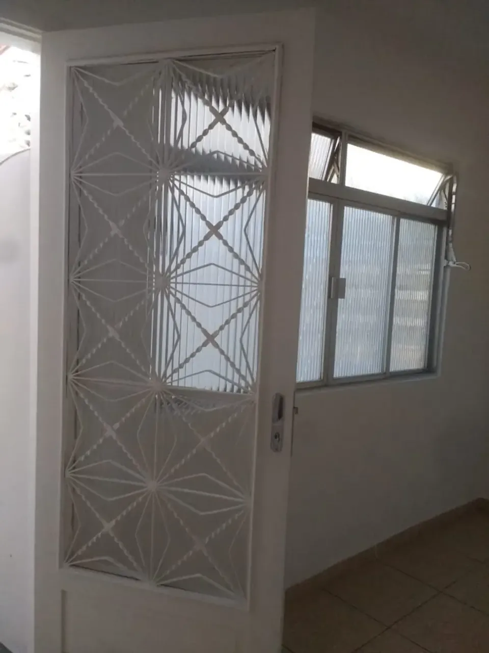 Casa sem mobília com 4 quartos e 1 banheiro — photo 6