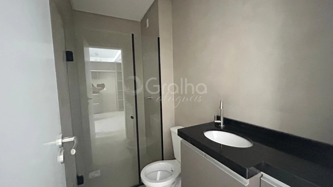 One-bedroom apartment in a building with a sauna — photo 10