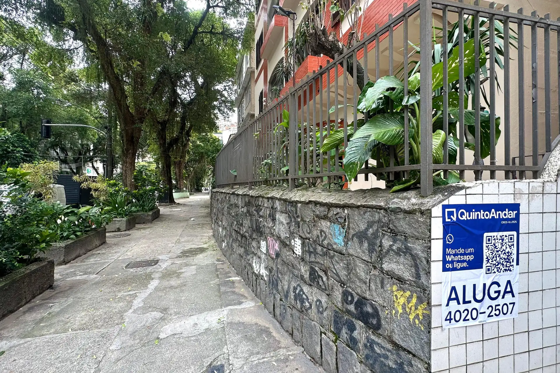 2-bedroom apartment with a mountain view in Rio de Janeiro — photo 23