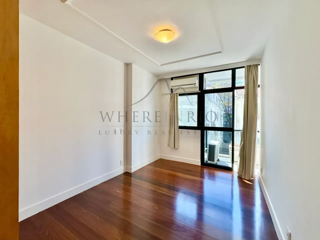 Apartment with air conditioning and 4 bedrooms — photo 18