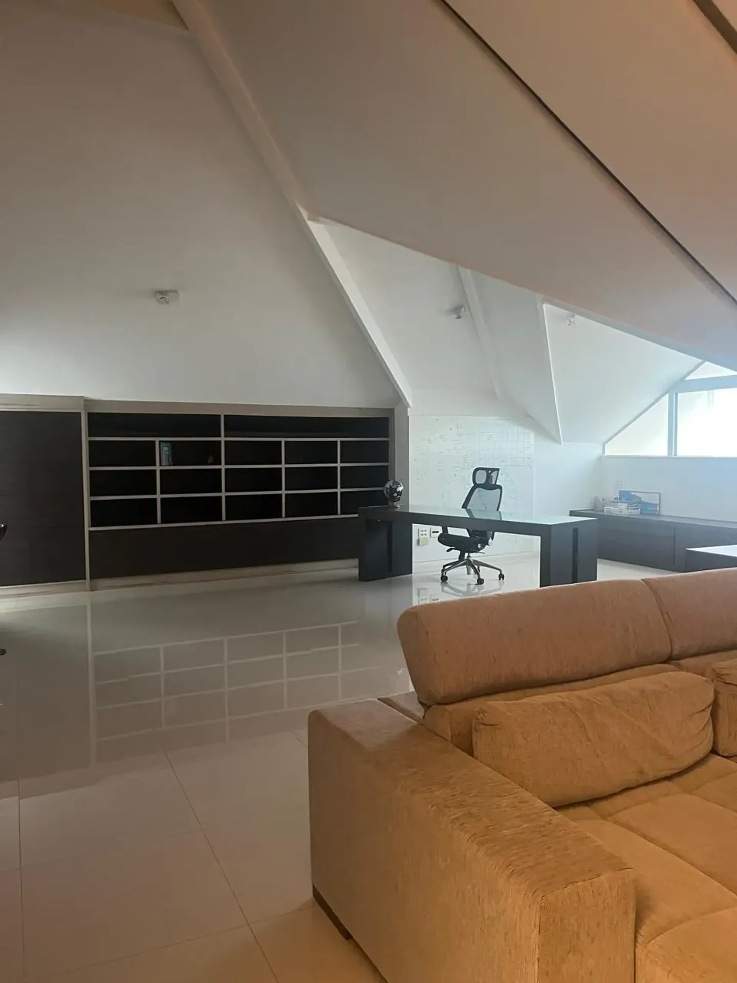 Furnished house with 5 en-suite bedrooms and 630 m² — photo 18