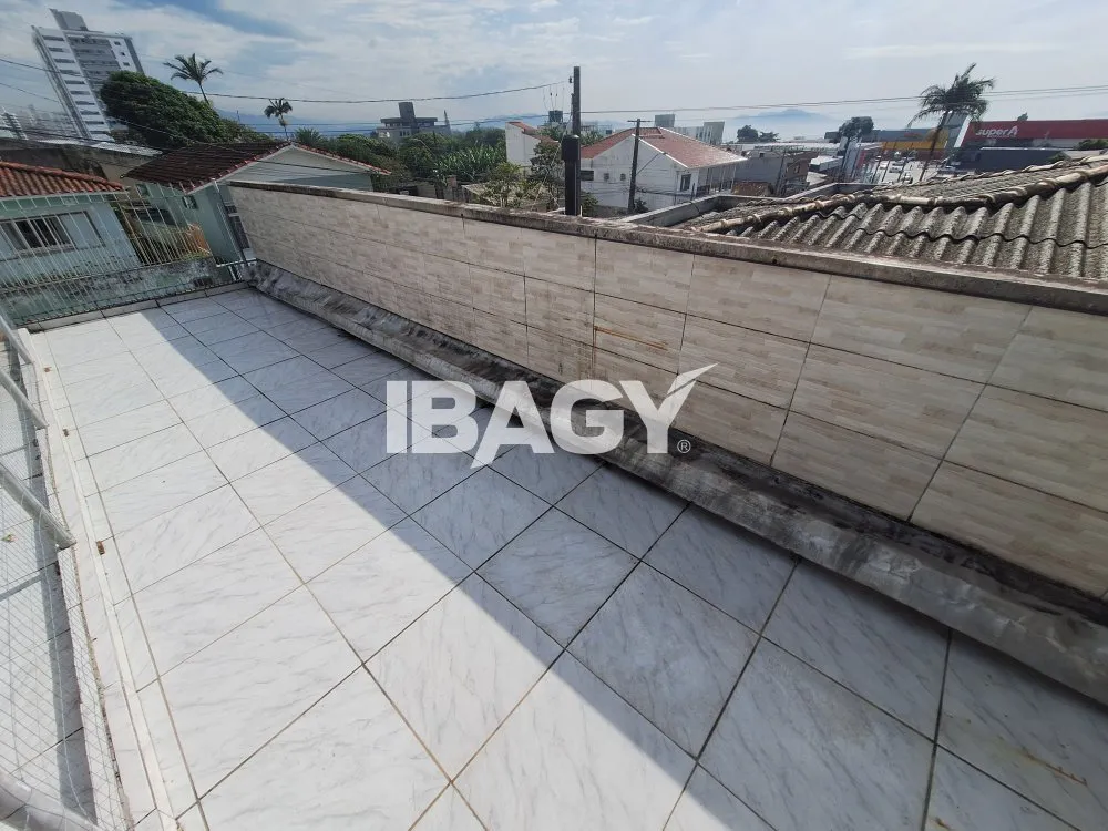 House with 4 bedrooms and 2 bathrooms, 100 m² — photo 13