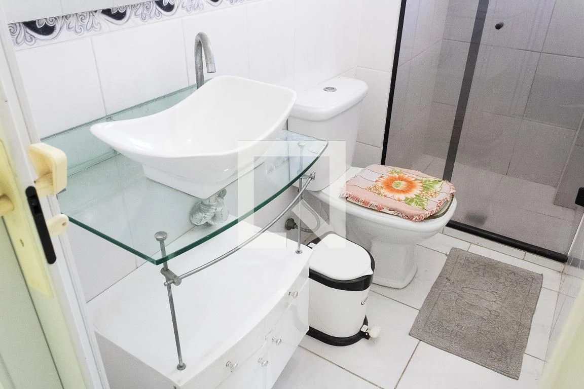 2-bedroom apartment in a building with a pool — photo 7