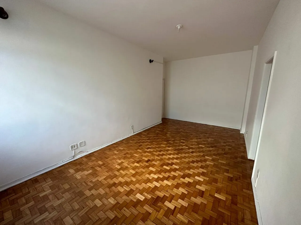 2-bedroom apartment with separate kitchen and gas stove — photo 3