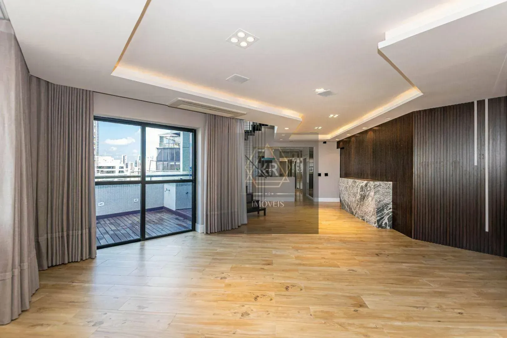 Furnished 272 m² apartment with 3 en-suites and 4 parking — photo 23