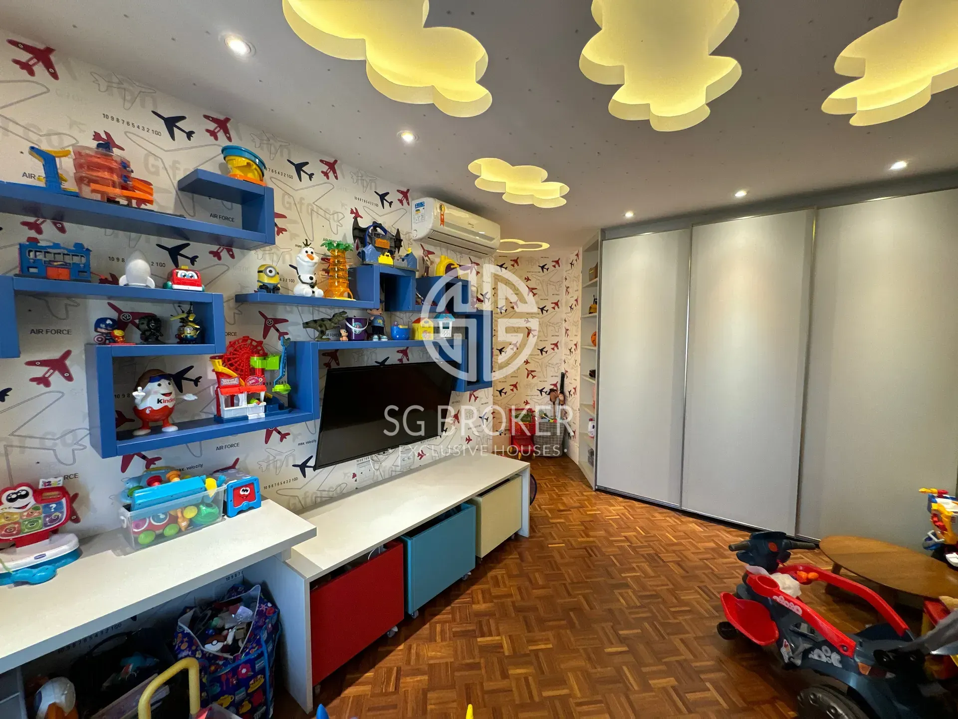 Furnished apartment with open-plan kitchen and 4 bedrooms — photo 34