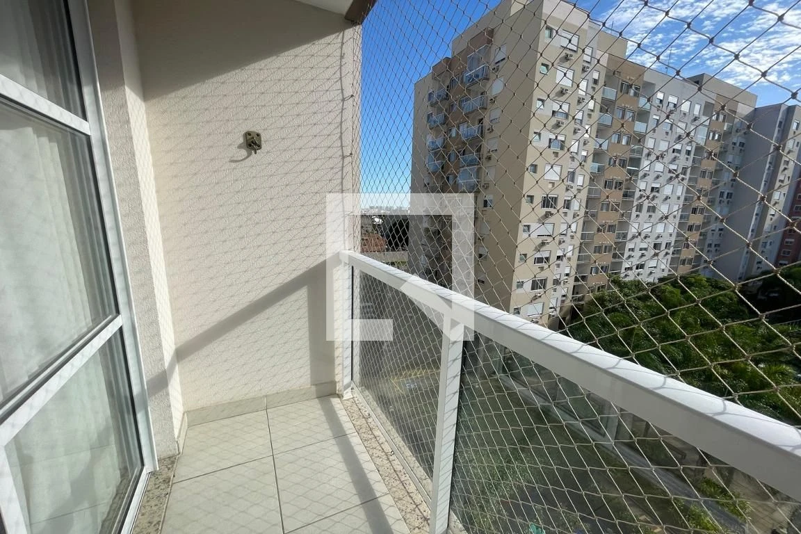 Furnished 2-bedroom apartment with balcony — photo 12