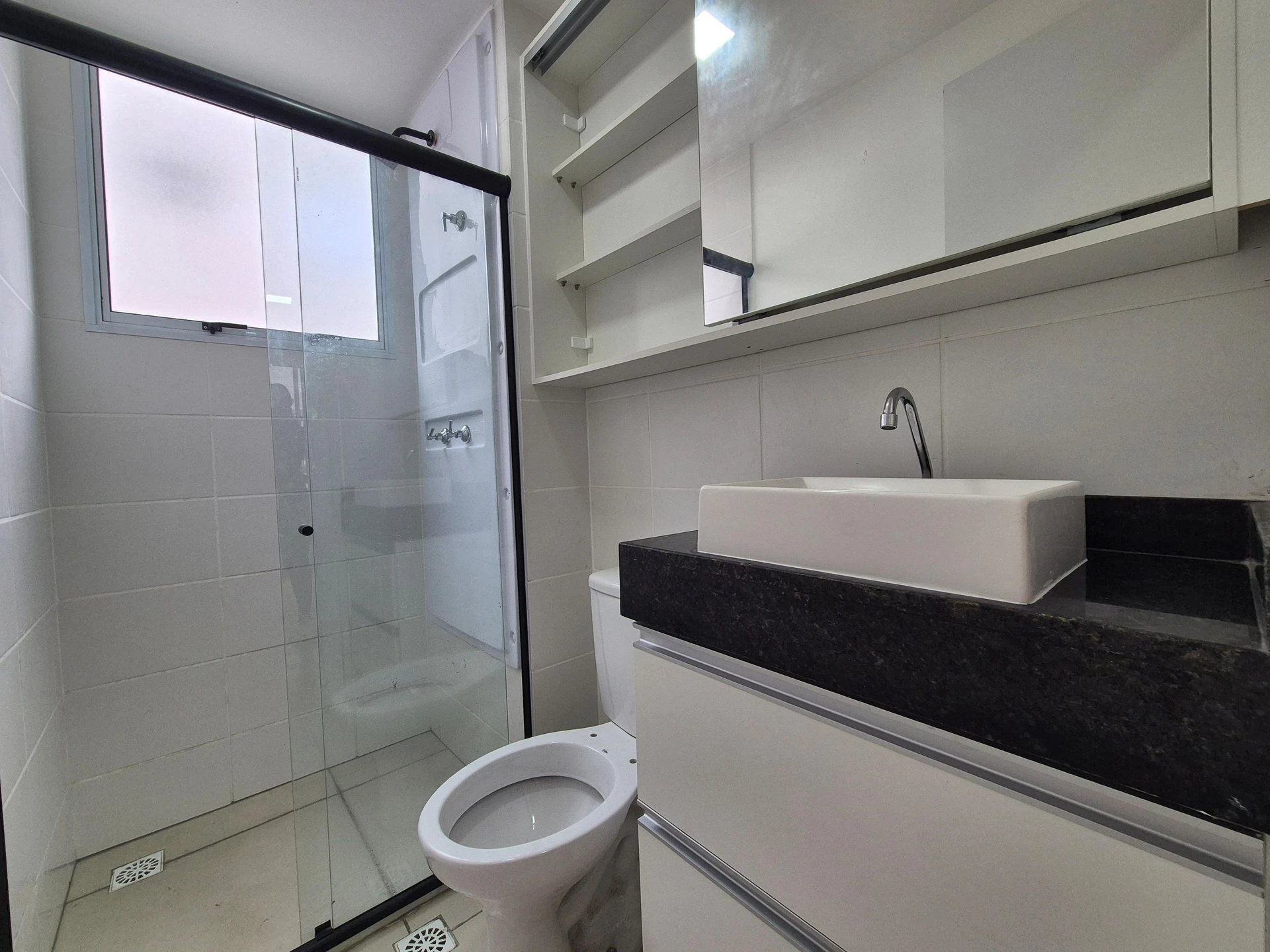 2-bedroom apartment with 1 en-suite and open-air pool — photo 6