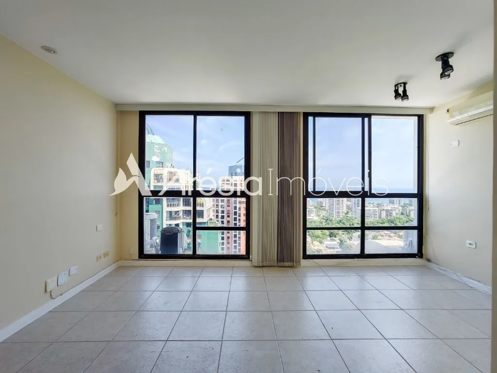 3-bedroom apartment with a bathtub — photo 26