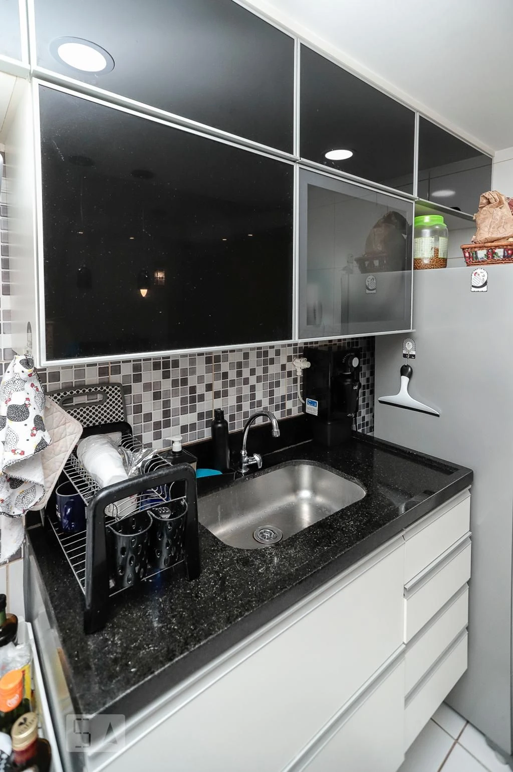 Furnished 2-bedroom apartment with balcony — photo 24