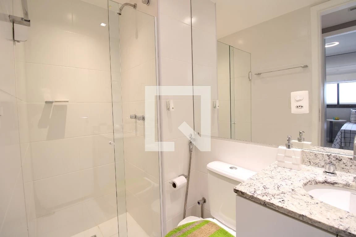 Furnished 2-bedroom apartment with glass balcony — photo 42
