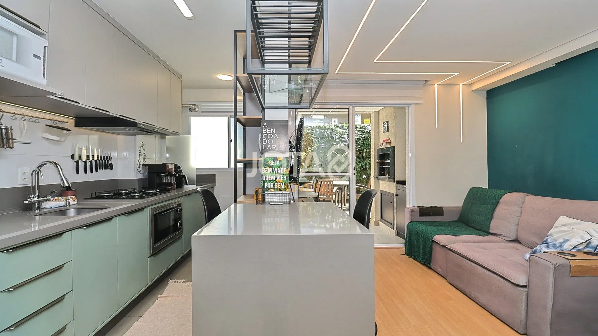 Furnished 2-bedroom apartment with open-plan kitchen