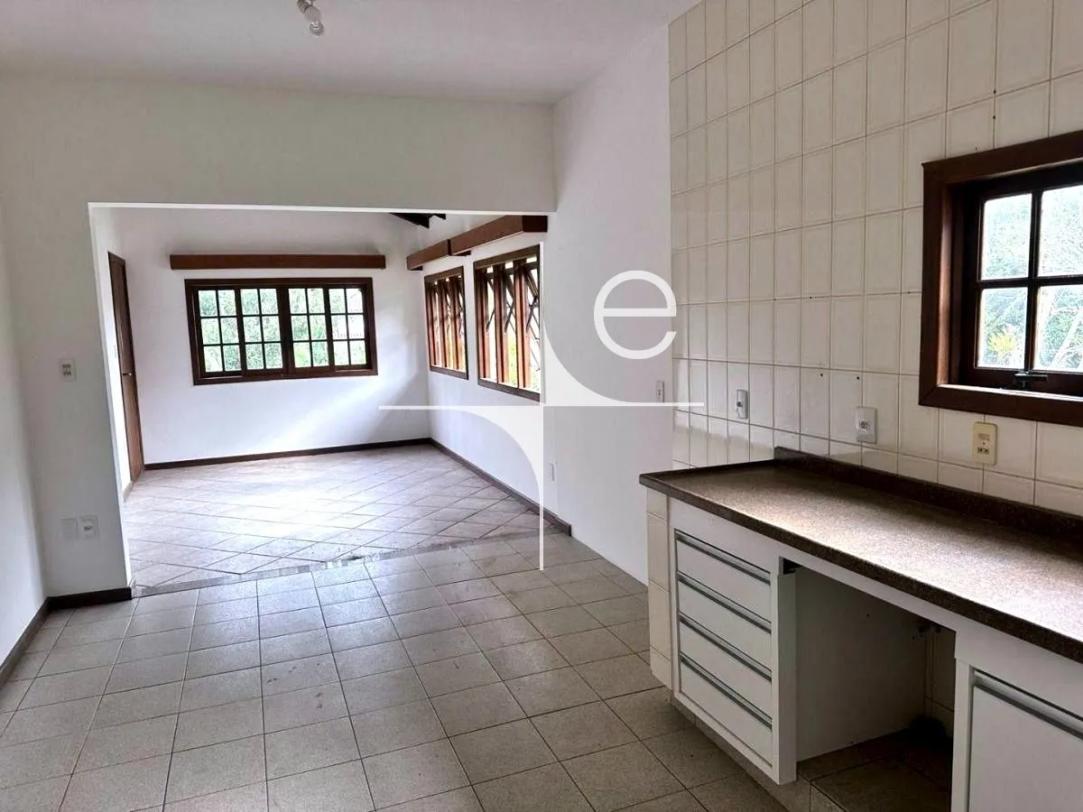 House with 3 bedrooms and 5 bathrooms, 481 m² — photo 16