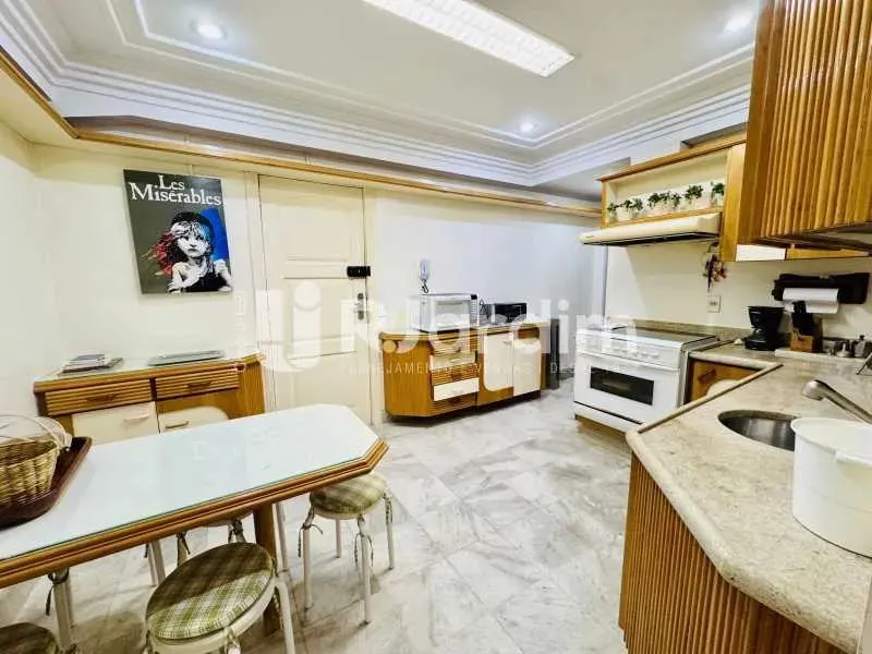 Residential apartment with 4 bedrooms and 4 bathrooms — photo 2