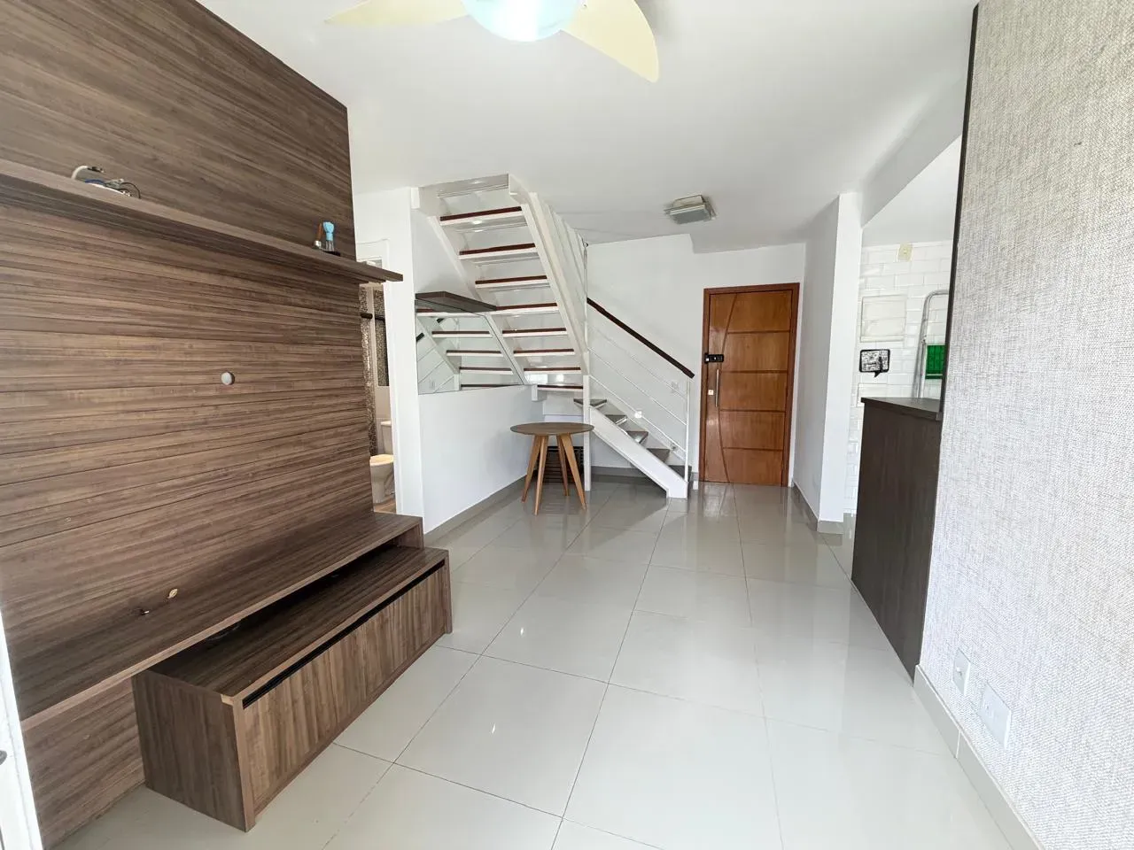 4-bedroom apartment with a closed-in balcony — photo 23